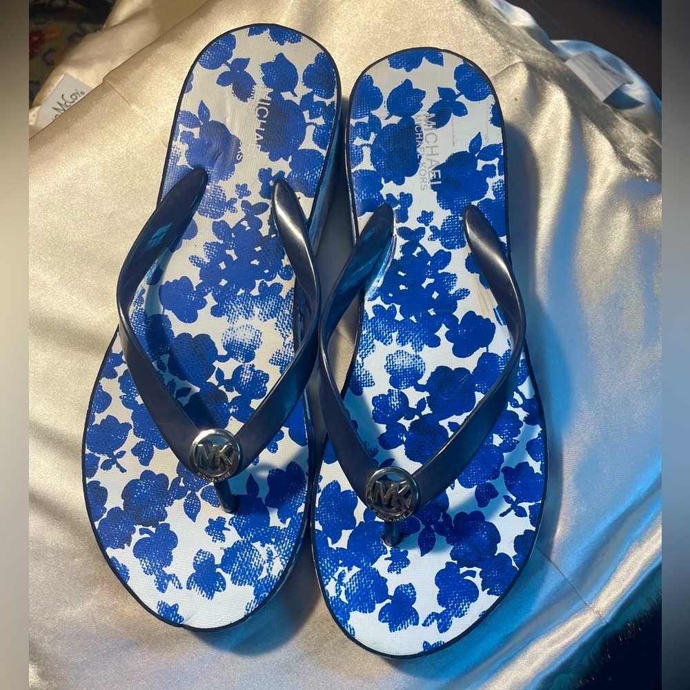 Michael Kors Blue and White Floral Flip Flop Sandals